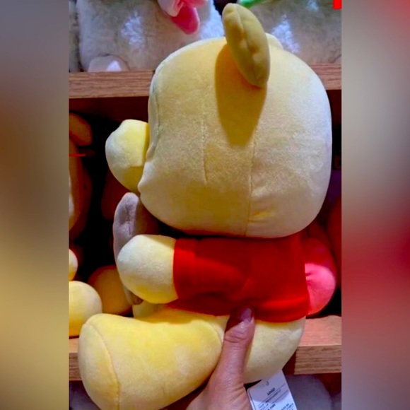 4 for 1! ADORABLE WINNIE THE POOH! POOH & 2 POOH LIP BALMS & EYESHADOW PALETTE! - Picture 7 of 7